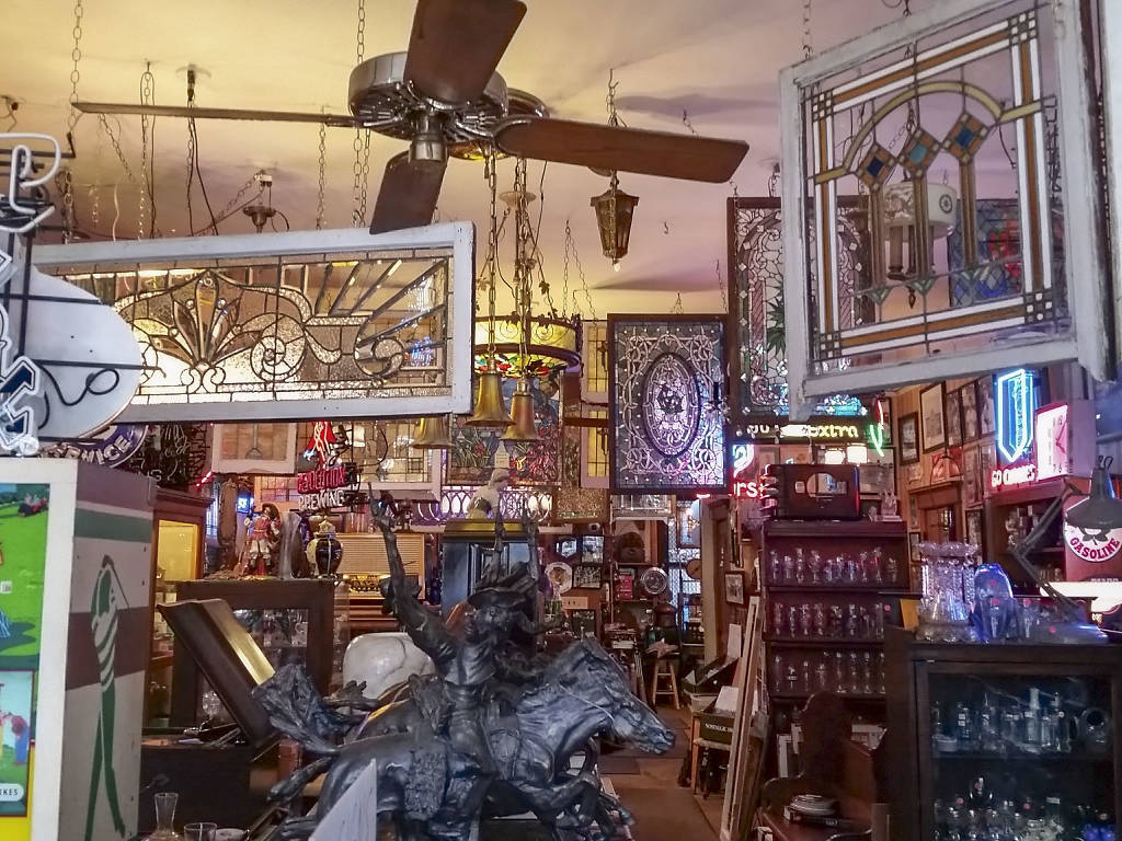 Best antique stores in Chicago