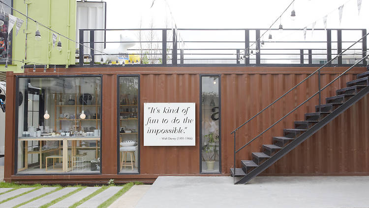 The minimal shop at Ratchapruk in Bangkok