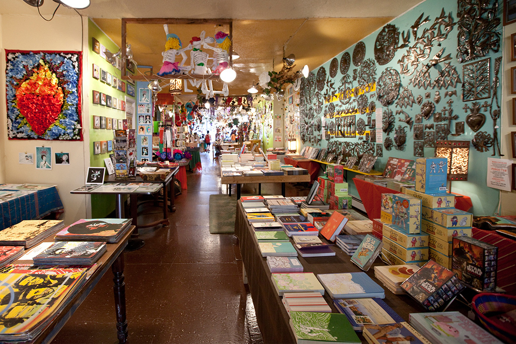 Antique stores in NYC for vintage finds and retro clothes