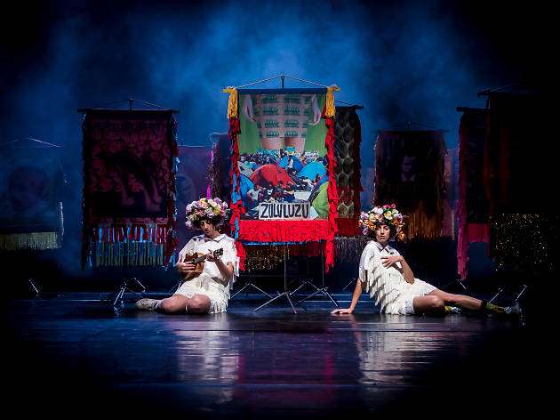 L'Europe aux portes de la Ville Zululuzu par le Teatro Praga