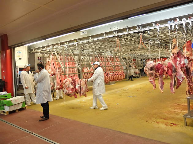 Bienvenue à Rungis, la ville où tout Paris vient s'approvisionner Le pavillon de la viande ©ZT