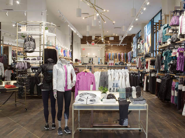 NFL NY Giants Branded Clothing Display, Modell's Sporting Goods Store  Interior, NYC Stock Photo - Alamy