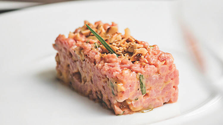 Milk-fed veal tartare with tarragon and praline (Beefbar)