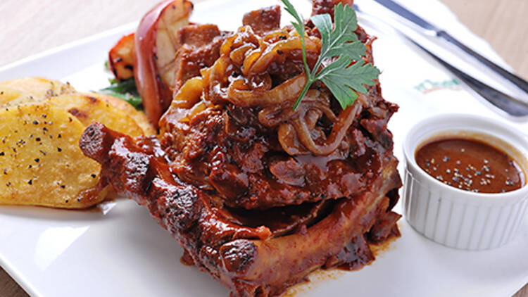 Dark beer ribs with spätzle (Berliner)