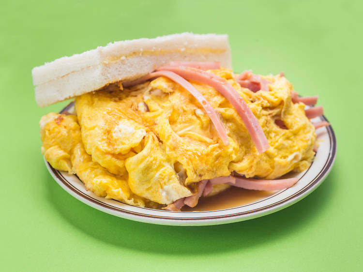 Scrambled egg and ham sandwich