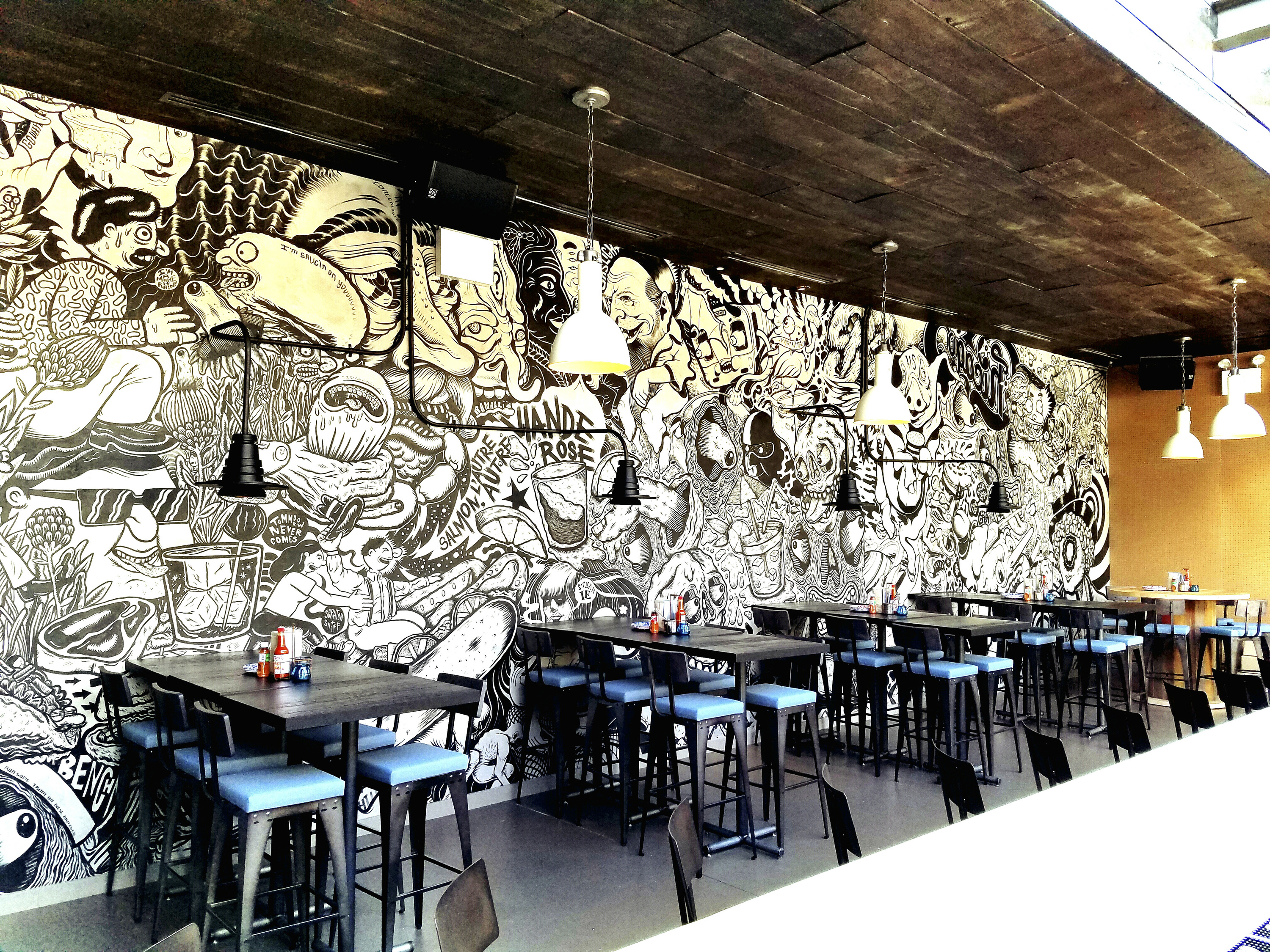 Бар рисунок. Роспись стен в кофейне. Разрисованные стены в баре. Роспись стен в кафе. Стена в баре.