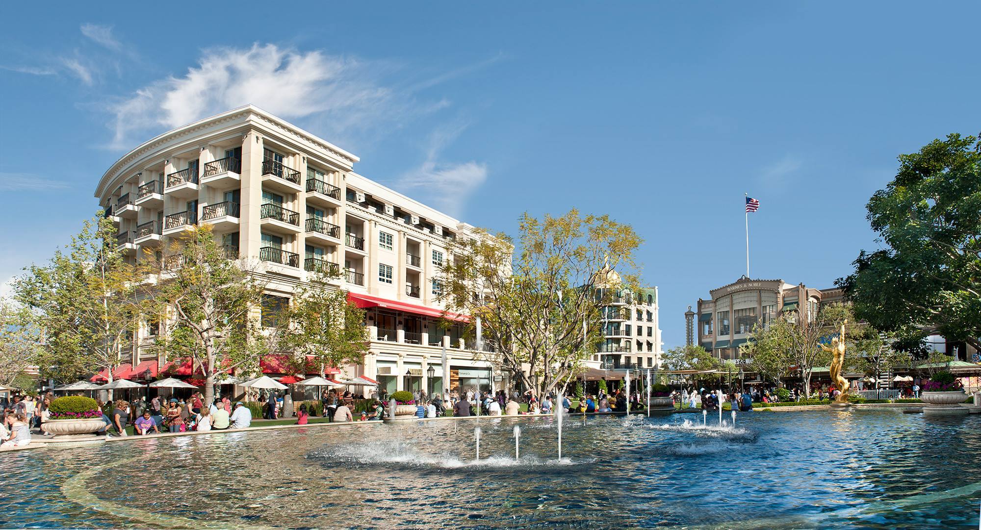 A guide to the Americana in Glendale for outdoor shopping
