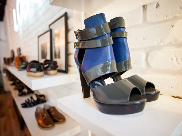 Lobo Shoes Lobo Shoes es una de las zapaterías de la Ciudad de México seleccionada por Time Out México Shopping
