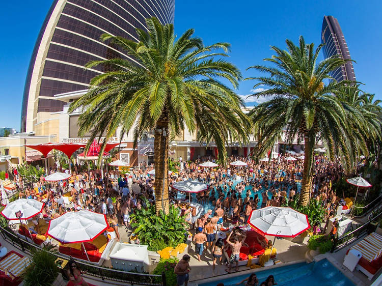 10 Best Pools in Vegas