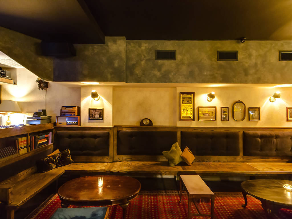 18 Best Lower East Side Bars You Can’t Miss When Going Out