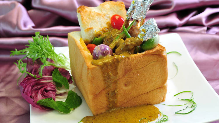 Cloudland Chinese Cuisine's Malaysian Curry Pork Shank in Bread Box