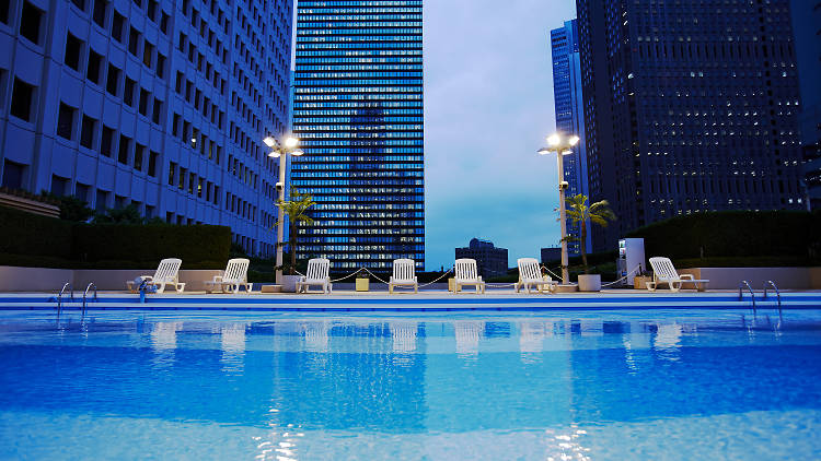 keio plaza hotel pool