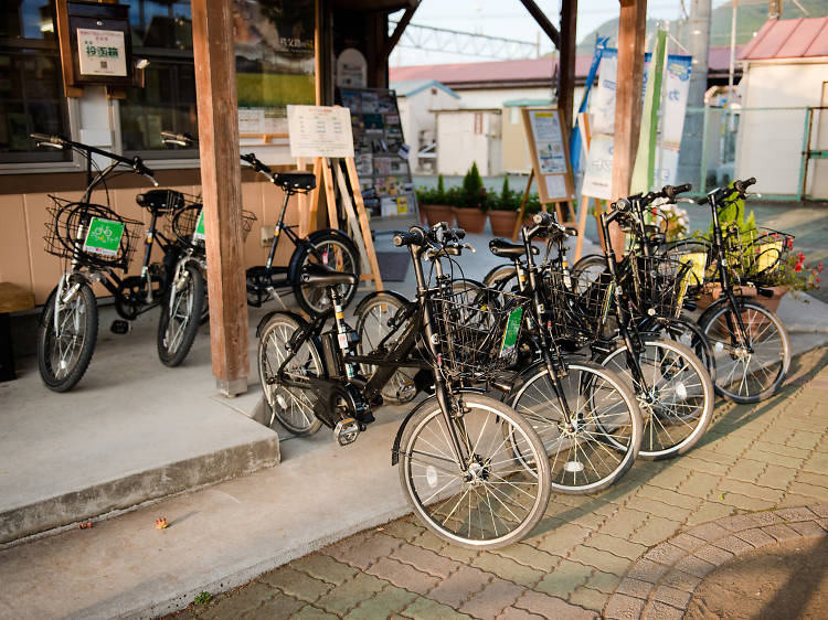 自転車で巡る。