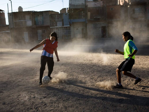 Mujeres con pelotas Mujeres con pelotas
