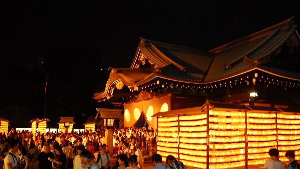 See 30,000 lanterns light up Yasukuni Shrine for the Mitama Matsuri