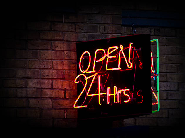 Open 24 hours Obert 24 hores