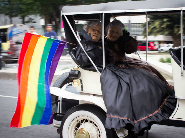 Marcha del Orgullo LGBTTTI en la CDMX Dos abuelitas festejan la Marcha del Orgullo LGBTTTI en la CDMX