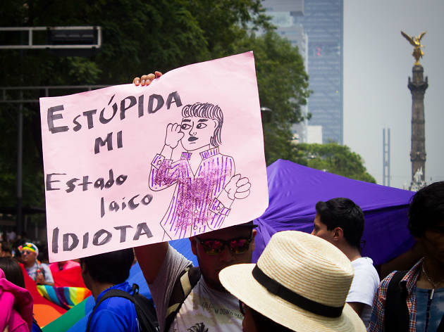 Marcha del Orgullo LGBTTTI en la CDMX pancartas Marcha del Orgullo LGBTTTI en la CDMX