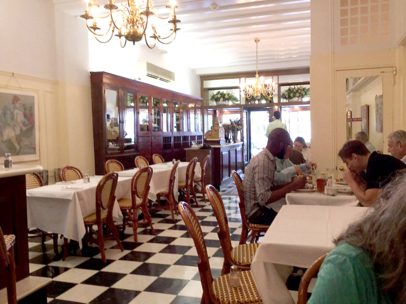 Best Hamptons Restaurants Including Seafood and Italian Eateries