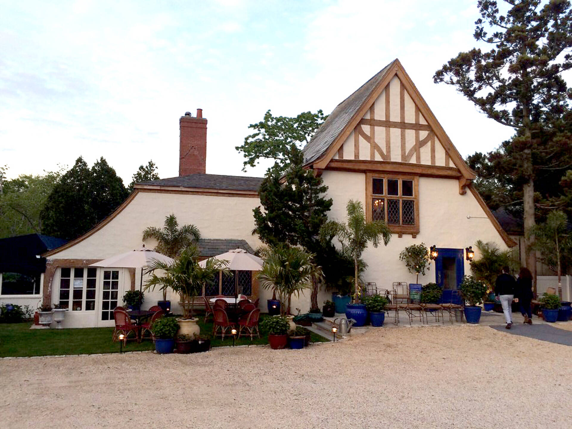 Best Hamptons Restaurants Including Seafood and Italian Eateries