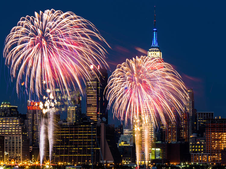 Macy’s July 4th Fireworks Yacht Dinner Cruise