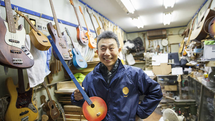 Meet a guitar-making legend...