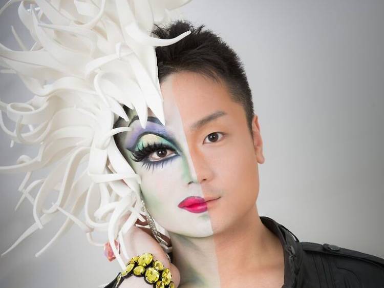 Make-up lessons from a drag queen