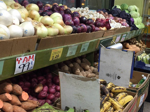 Mr. Kiwi’s organic grocery stores