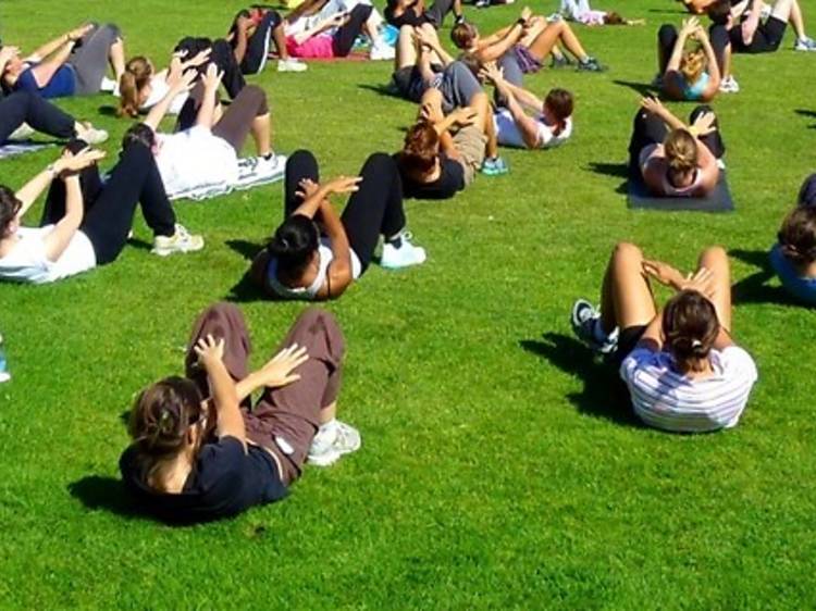 Un très sportif cours de gym suédoise