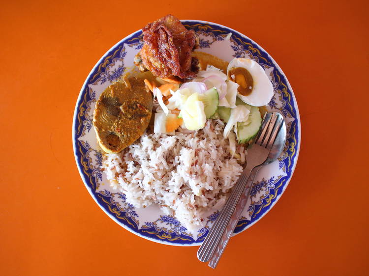 Nasi dagang at Chunburi Seafood