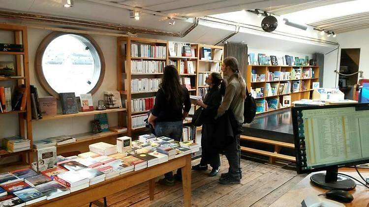 Une péniche-librairie