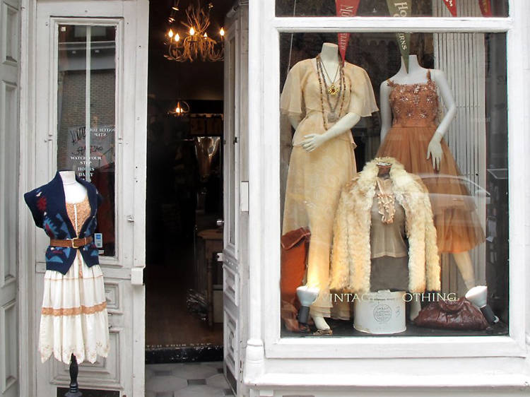 How Do Vintage Stores Get Their Clothes – OneOff Vintage
