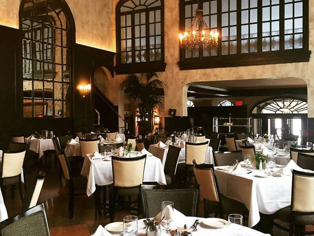 14 Best Bars and Restaurants in Coney Island For Summer Fun