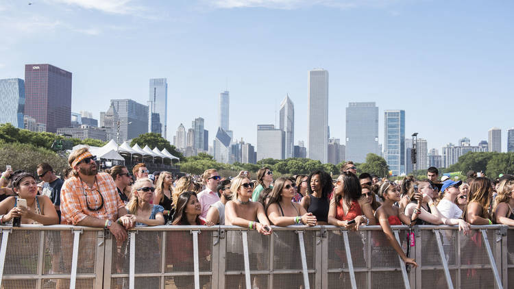 Watch Machine Gun Kelly perform surprise set at Lollapalooza