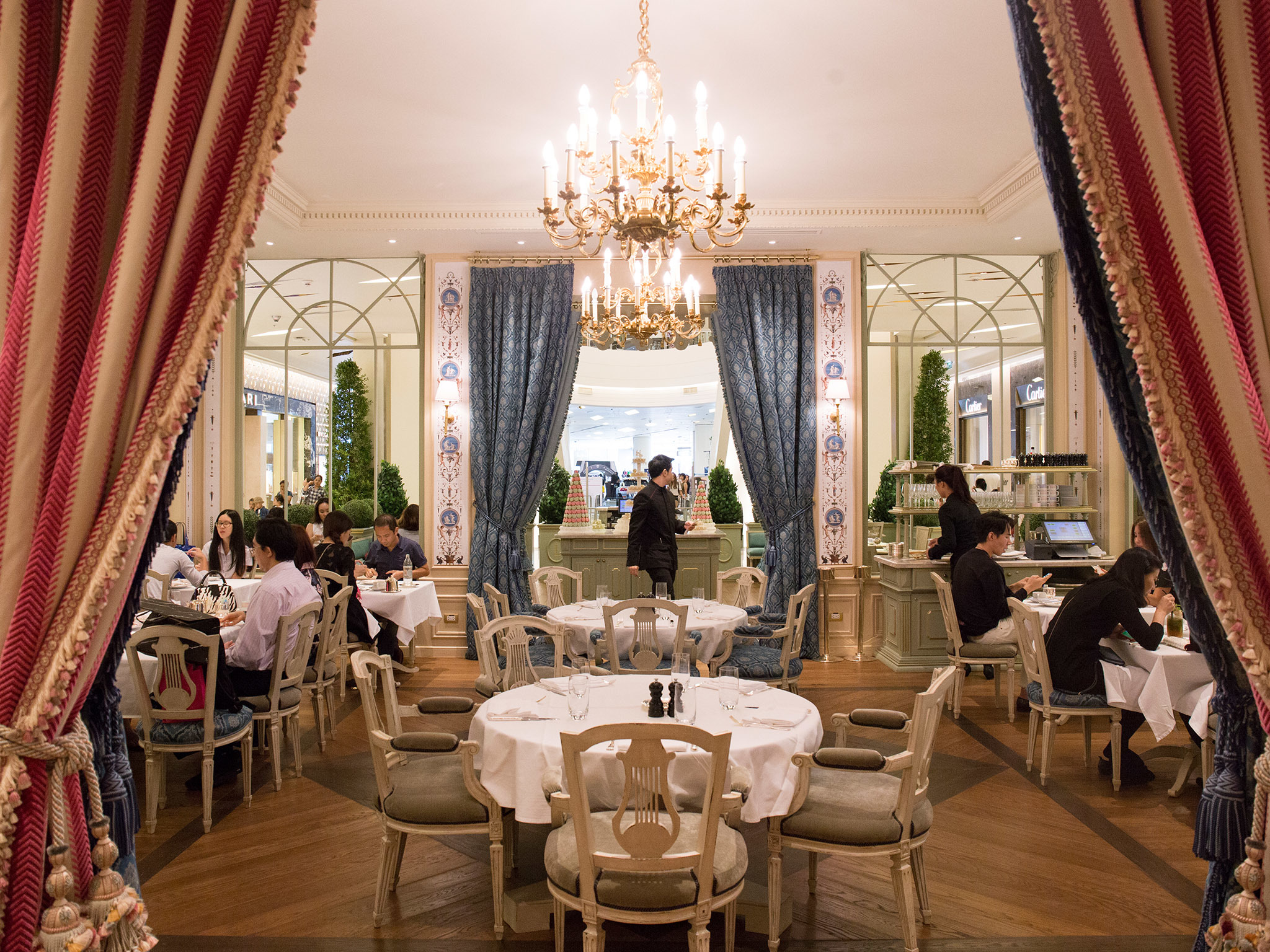 Laduree Salon De The Restaurants In Siam Bangkok