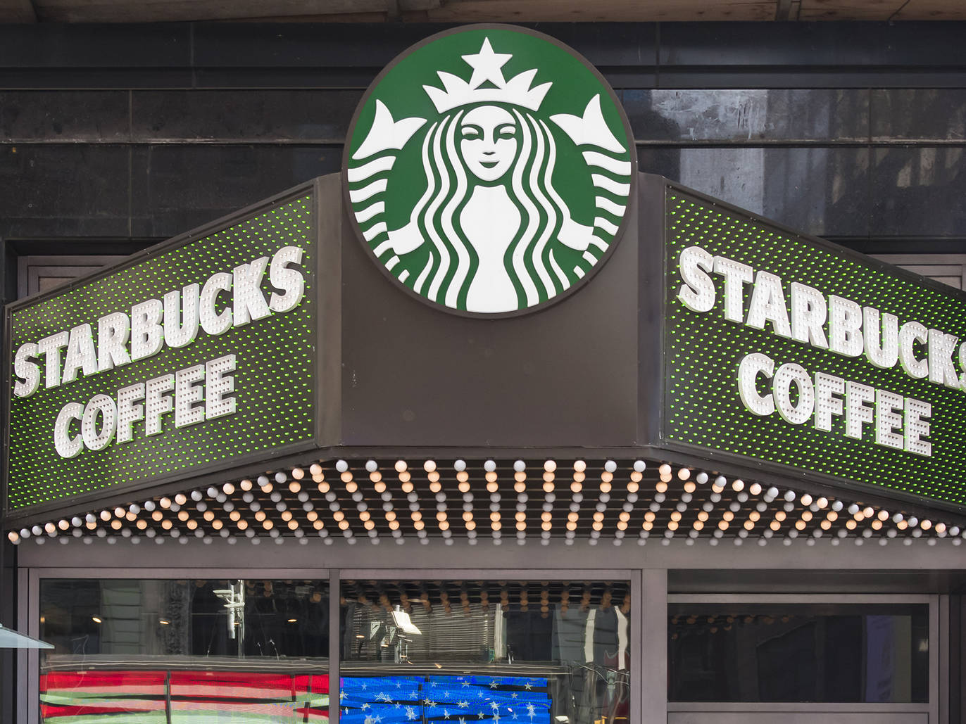 24hour Starbucks locations in NYC for coffee and lattes