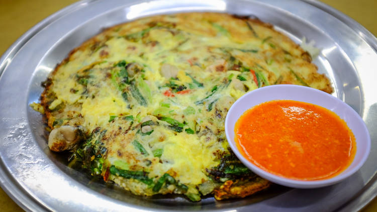 Oyster omelette at Restaurant Kuang Fong