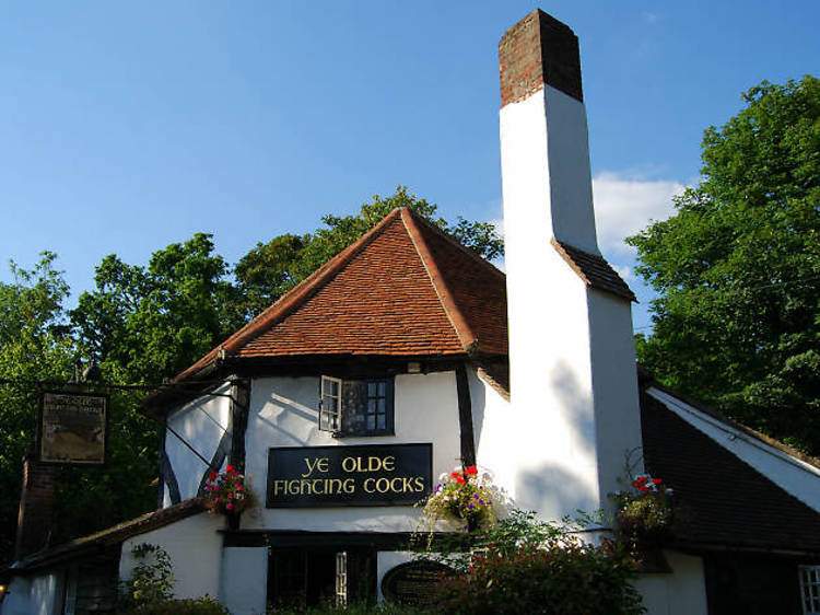 Cosying up in a perfect olde worlde pub