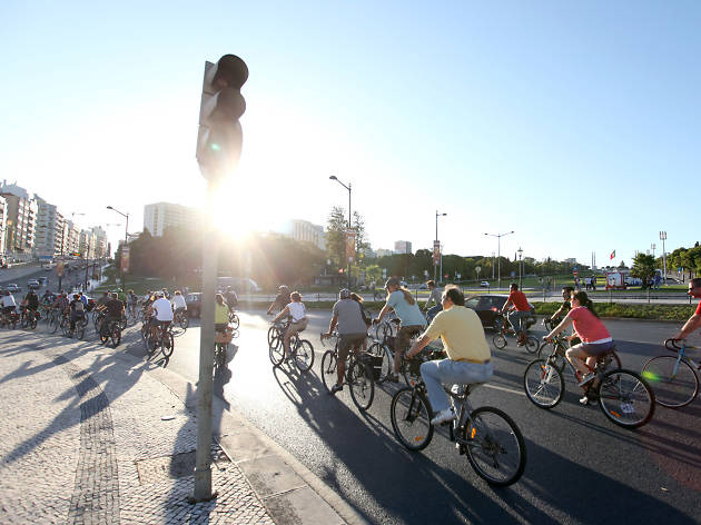 Passeio de bicicleta promovido pela Massa Crítica