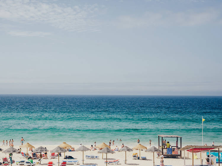 As melhores praias com Bandeira Azul perto de Lisboa