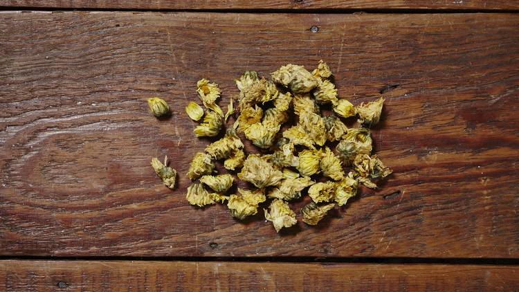 Dry chrysanthemum flowers (guk fa)