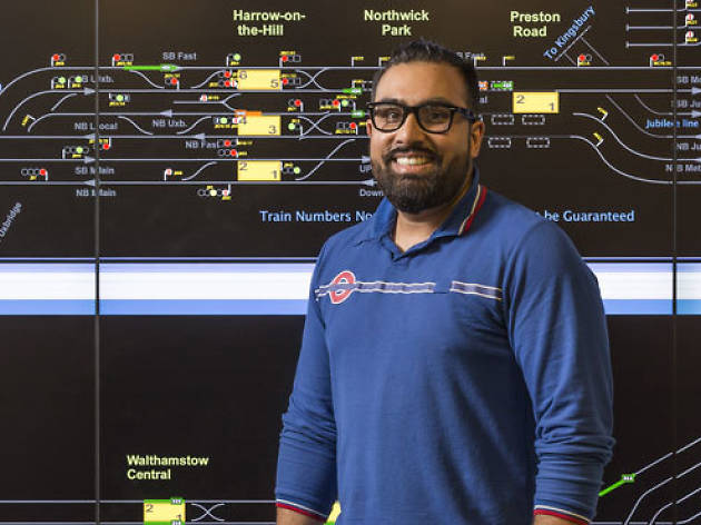 Tube traffic controller Tube traffic controller