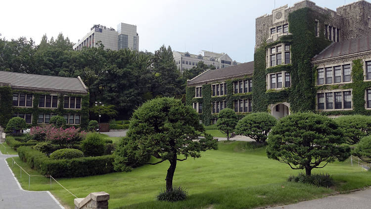 Yonsei University in Dongju: The Portrait of A Poet (2015)