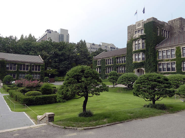 Yonsei University in Dongju: The Portrait of A Poet (2015)