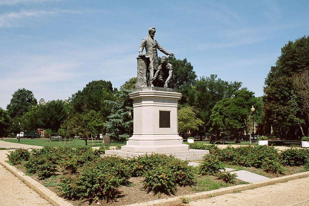 Washington, DC parks with green spaces to picnic, relax and get sun