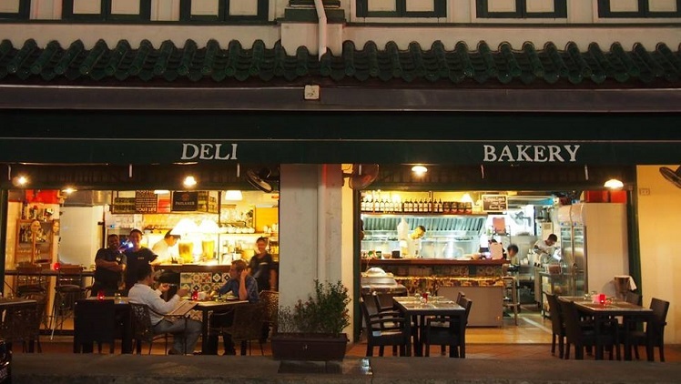 L Operetta Corner Bar Restaurants In Raffles Place Singapore