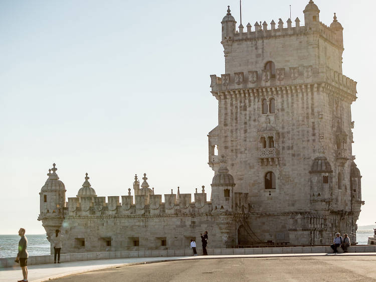 Do the king and queen of Portugal live in the Torre de Belém?