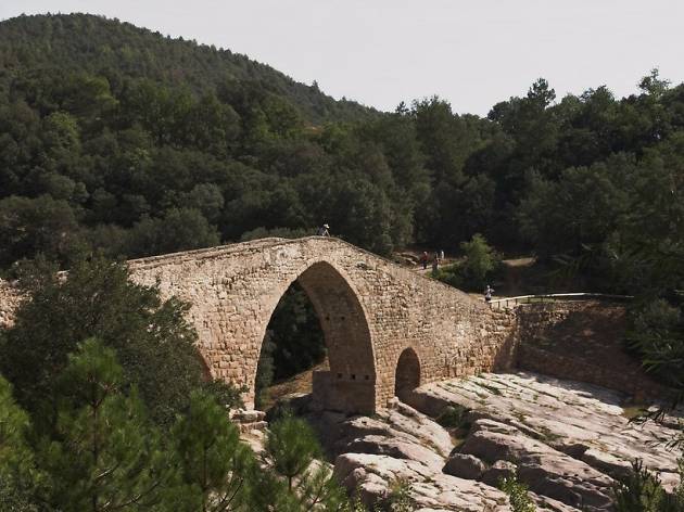 Pont medieval sobre el riu Llobregat Pont medieval sobre el riu Llobregat