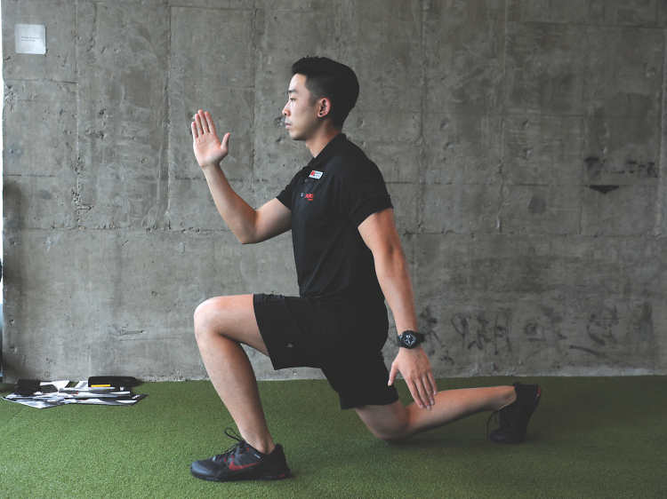Jumping lunges (30 secs)