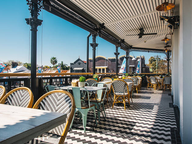 This brand new balcony wants to be your springtime fling This brand new balcony wants to be your springtime fling